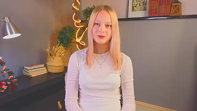 Snapshot of YungLyssy chatting on November 2025 03:29:02 AM YungLyssy online show from November 2025 03:29:02 AM