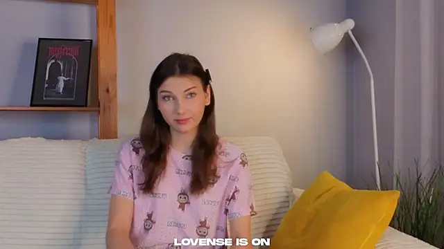 Snapshot of KateCahee chatting on December 2025 01:25:01 AM KateCahee online show from December 2025 01:25:01 AM