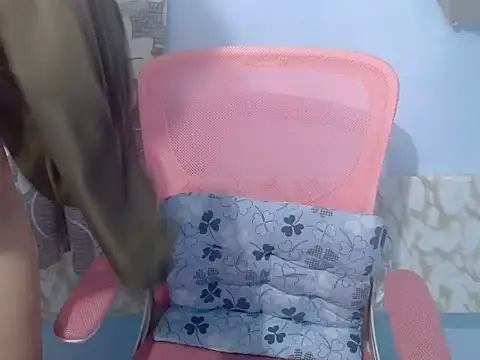 Snapshot of Skinny_Jean18xxx chatting on February 2026 10:48:02 PM Skinny Jean18xxx online show from February 2026 10:48:02 PM