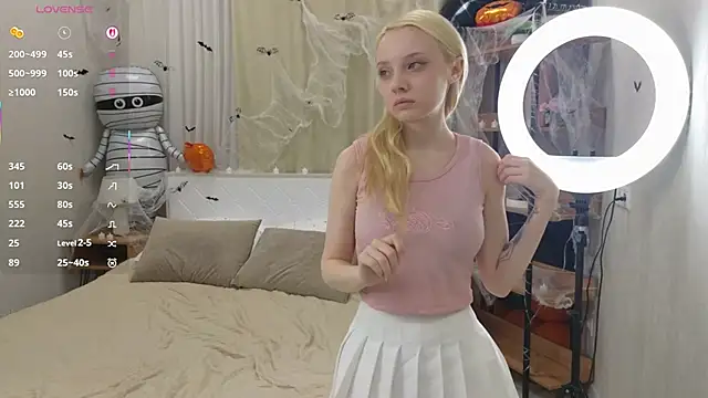 Snapshot of IraYounce chatting on November 2025 01:17:02 AM IraYounce online show from November 2025 01:17:02 AM