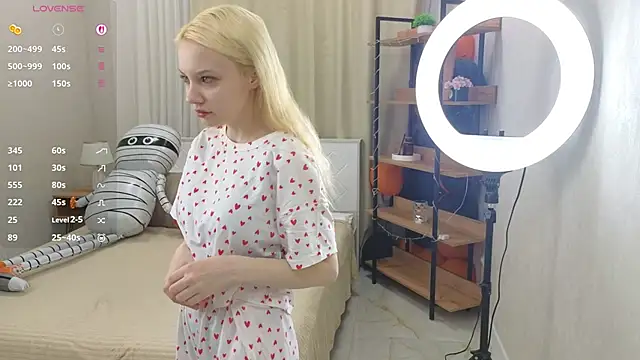 Snapshot of IraYounce chatting on November 2025 01:05:02 AM IraYounce online show from November 2025 01:05:02 AM