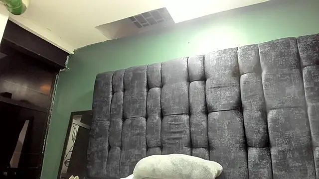 Snapshot of Alice__Morgan_ chatting on November 2025 12:07:02 PM Alice Morgan online show from November 2025 12:07:02 PM