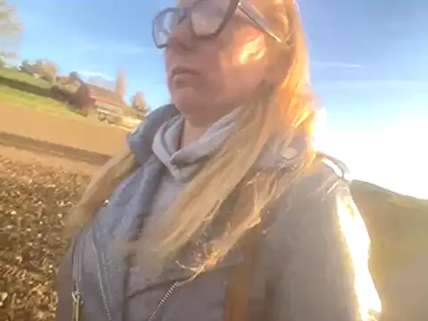 Snapshot of JeniJansi chatting on October 2025 03:25:01 PM JeniJansi online show from October 2025 03:25:01 PM