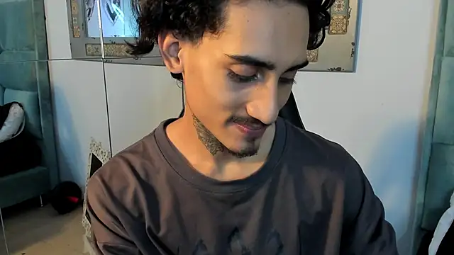 Snapshot of Mr_Strike chatting on November 2025 02:58:02 AM Mr Strike online show from November 2025 02:58:02 AM