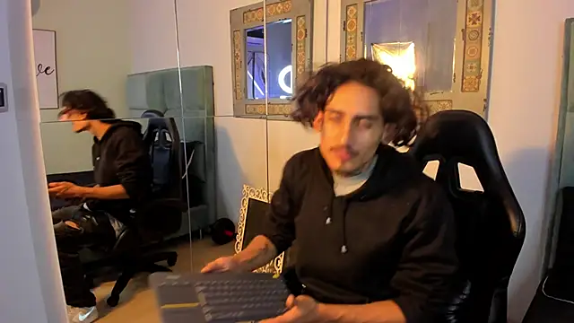 Snapshot of Mr_Strike chatting on November 2025 02:54:01 AM Mr Strike online show from November 2025 02:54:01 AM