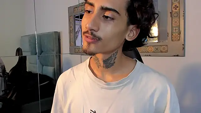 Snapshot of Mr_Strike chatting on November 2025 02:44:01 AM Mr Strike online show from November 2025 02:44:01 AM