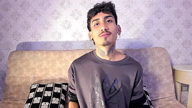 Snapshot of Mr_Strike chatting on November 2025 02:32:01 AM Mr Strike online show from November 2025 02:32:01 AM