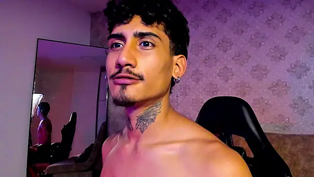 Snapshot of Mr_Strike chatting on November 2025 03:05:02 AM Mr Strike online show from November 2025 03:05:02 AM