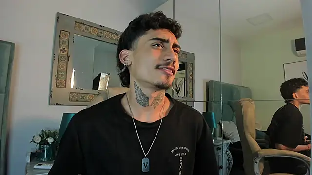 Snapshot of Mr_Strike chatting on November 2025 02:58:01 AM Mr Strike online show from November 2025 02:58:01 AM