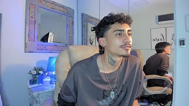 Snapshot of Mr_Strike chatting on December 2025 03:33:01 AM Mr Strike online show from December 2025 03:33:01 AM