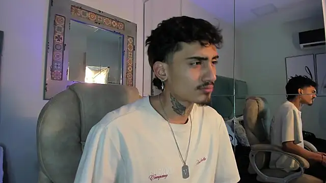 Snapshot of Mr_Strike chatting on December 2025 03:23:01 AM Mr Strike online show from December 2025 03:23:01 AM