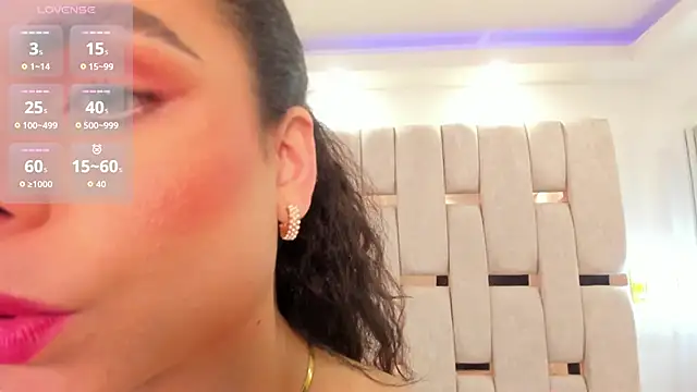 agatha mendoza  online show from October 2025 04:31:01 PM