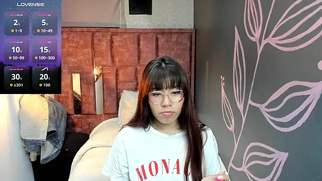 Snapshot of Chloe__Brooks_ chatting on October 2025 08:41:02 PM Chloe Brooks online show from October 2025 08:41:02 PM