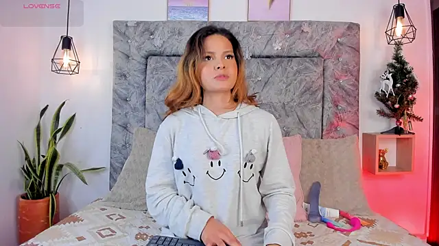 Snapshot of Amatista_desire chatting on November 2025 12:19:02 PM Amatista desire online show from November 2025 12:19:02 PM