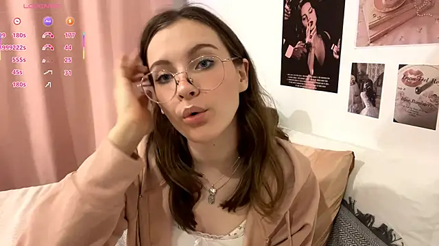 Snapshot of Kira_Sanders chatting on November 2025 04:07:01 PM Kira Sanders online show from November 2025 04:07:01 PM