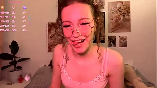 Snapshot of Kira_Sanders chatting on November 2025 06:34:02 PM Kira Sanders online show from November 2025 06:34:02 PM