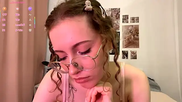 Snapshot of Kira_Sanders chatting on November 2025 04:29:02 PM Kira Sanders online show from November 2025 04:29:02 PM