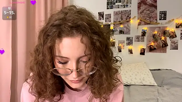 Snapshot of Kira_Sanders chatting on November 2025 05:39:01 PM Kira Sanders online show from November 2025 05:39:01 PM