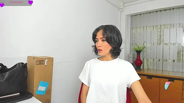 Snapshot of chloehanna chatting on November 2025 02:22:01 PM chloehanna online show from November 2025 02:22:01 PM