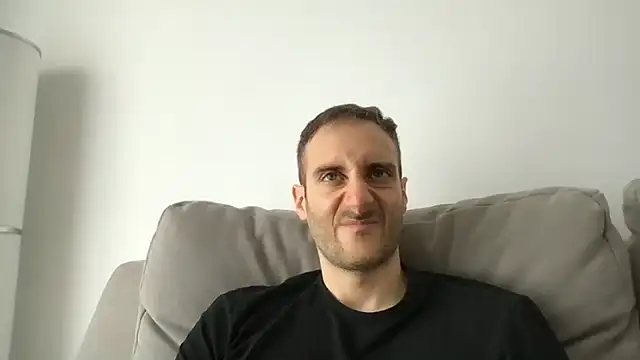 LukaShyGuy online show from April 2026 12:15:02 PM