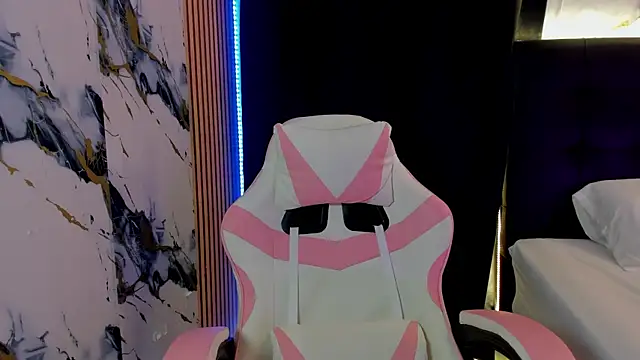 Snapshot of Scarlet_DLuce chatting on November 2025 09:10:01 AM Scarlet DLuce online show from November 2025 09:10:01 AM