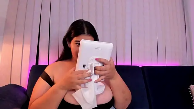 kendra crow online show from December 2025 10:21:02 AM