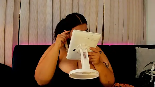 kendra crow online show from December 2025 12:23:02 PM