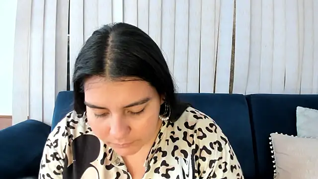 kendra crow online show from December 2025 12:24:02 PM