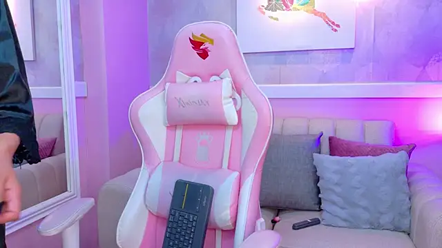 AdelineJhones online show from October 2025 01:29:01 PM