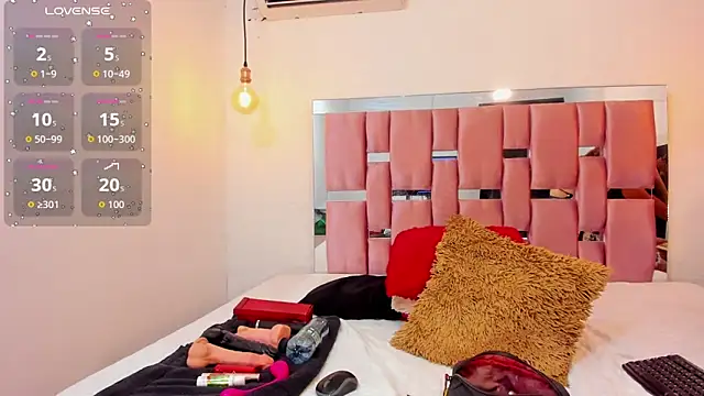 Snapshot of samantaawolf chatting on November 2025 08:05:01 PM samantaawolf online show from November 2025 08:05:01 PM