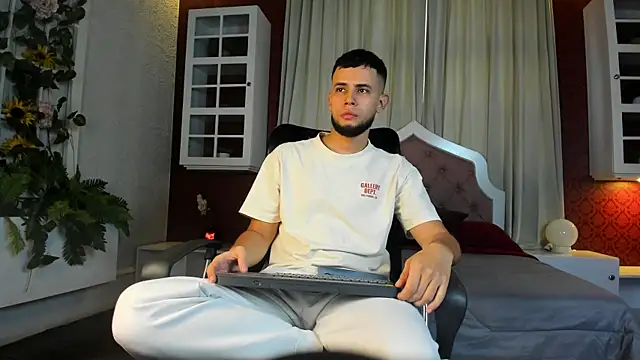 Snapshot of Maxcole_07 chatting on December 2025 07:41:02 PM Maxcole 07 online show from December 2025 07:41:02 PM