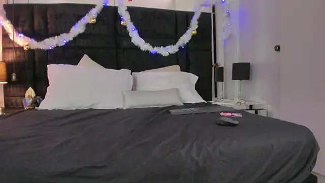 Snapshot of EmmadaSilva chatting on November 2025 06:51:01 PM EmmadaSilva online show from November 2025 06:51:01 PM