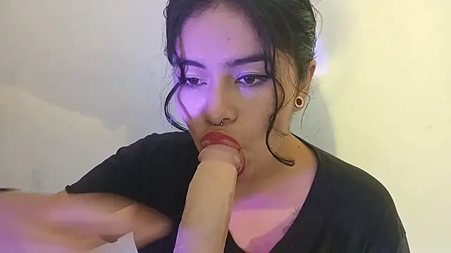 Snapshot of Magic_Alicee_ chatting on November 2025 08:51:01 PM Magic Alicee online show from November 2025 08:51:01 PM