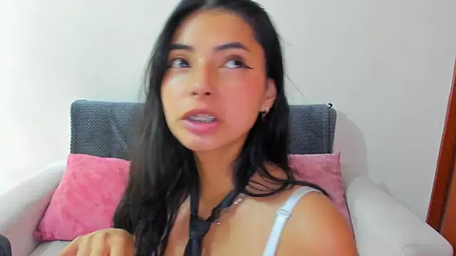 Snapshot of miadaviesx chatting on November 2025 12:15:02 PM miadaviesx online show from November 2025 12:15:02 PM