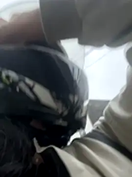 Snapshot of miadaviesx chatting on November 2025 11:29:01 AM miadaviesx online show from November 2025 11:29:01 AM