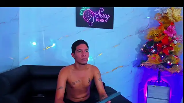 Snapshot of Room_boys_hot chatting on November 2025 12:40:01 PM Room boys hot online show from November 2025 12:40:01 PM