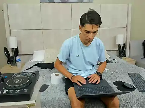 Snapshot of jupiter_333 chatting on December 2025 05:18:02 PM jupiter 333 online show from December 2025 05:18:02 PM