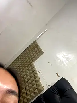 ur sluttyvia online show from December 2025 08:45:02 AM