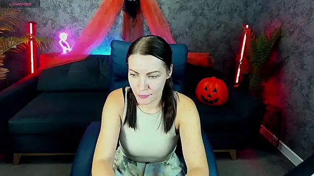 Snapshot of SofieMoons chatting on November 2025 02:30:01 PM SofieMoons online show from November 2025 02:30:01 PM