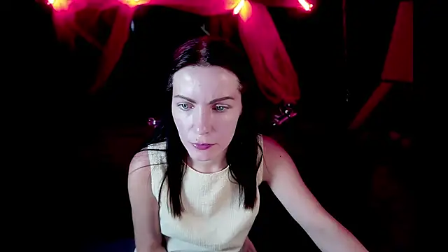 Snapshot of SofieMoons chatting on November 2025 02:06:01 PM SofieMoons online show from November 2025 02:06:01 PM