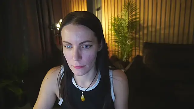 Snapshot of SofieMoons chatting on December 2025 02:00:01 PM SofieMoons online show from December 2025 02:00:01 PM