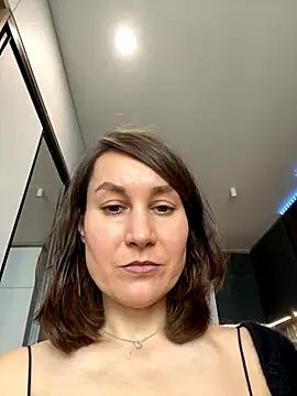 Snapshot of AliceLili chatting on October 2025 09:59:01 AM AliceLili online show from October 2025 09:59:01 AM