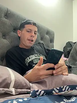 Yeison 8012 online show from March 2026 04:51:02 AM