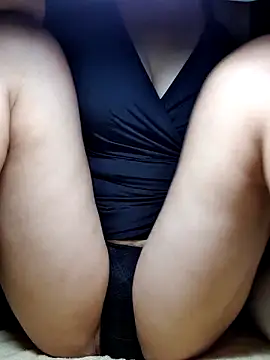 Snapshot of YennyeLa chatting on October 2025 12:26:01 AM YennyeLa online show from October 2025 12:26:01 AM