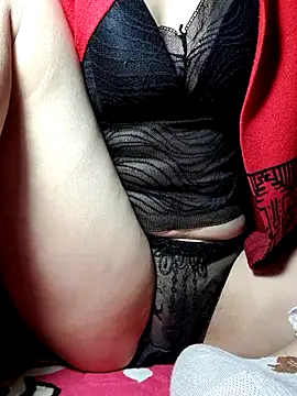 Snapshot of YennyeLa chatting on December 2025 11:13:01 PM YennyeLa online show from December 2025 11:13:01 PM