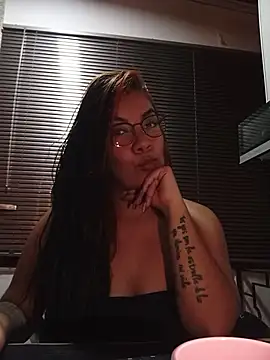 lili hiugs online show from October 2025 06:56:02 AM