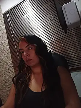 lili hiugs online show from November 2025 08:22:02 PM