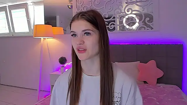 LuisaClover online show from April 2026 12:20:01 PM