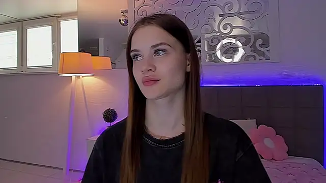 LuisaClover online show from May 2026 12:22:02 PM