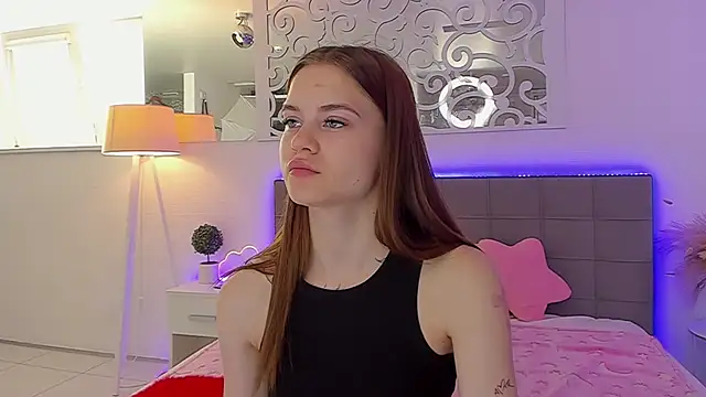 LuisaClover online show from June 2026 07:07:01 AM